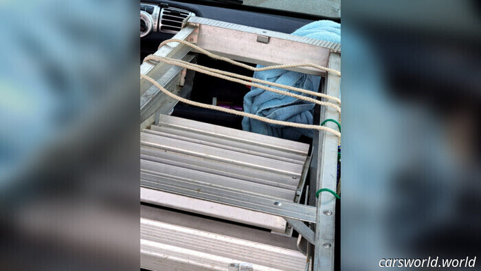 Guidatore poco scaltro ha preso una scala troppo grande per la sua auto | Carscoops